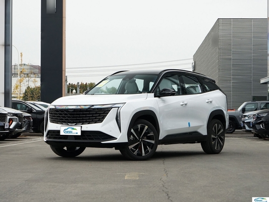 Ontdek de Gas-Electric Hybrid Boyue L Compact Car van Geely met donkere interieurkleur