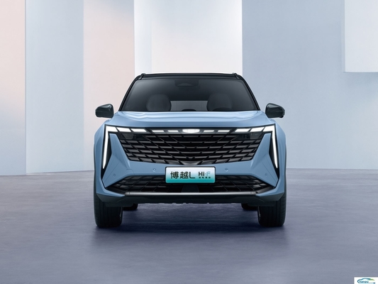 Ontdek de Gas-Electric Hybrid Boyue L Compact Car van Geely met donkere interieurkleur