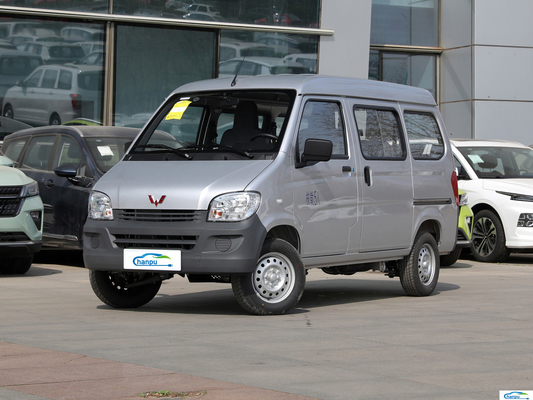 S Wuling Zhiguang Benzine Van Personenauto met R15 banden maat Normaal stuurwiel