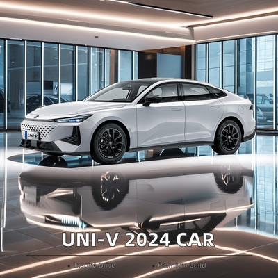 Changan UNI-V 2024 1.5T rijden op brandstof aangedreven auto met Macpherson voorvering