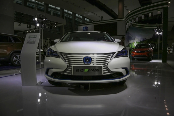 Ga de concurrentie voor met de Changan Eado EV460 2024 Sedan A Energy Vehicle