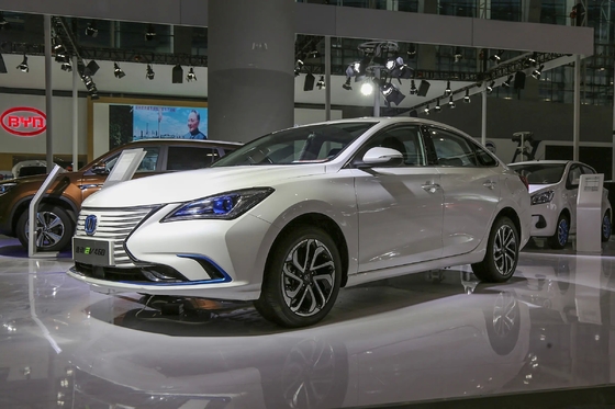 Ga de concurrentie voor met de Changan Eado EV460 2024 Sedan A Energy Vehicle