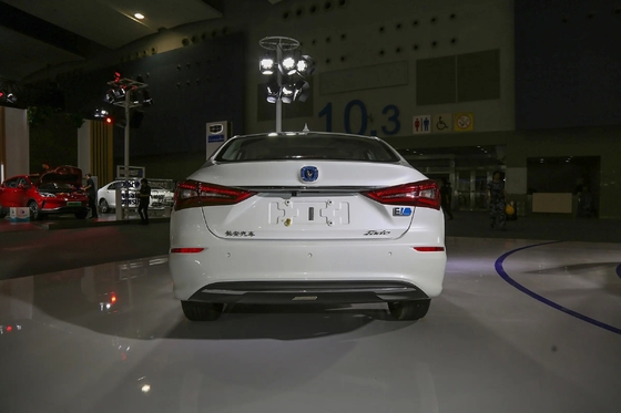 Ga de concurrentie voor met de Changan Eado EV460 2024 Sedan A Energy Vehicle