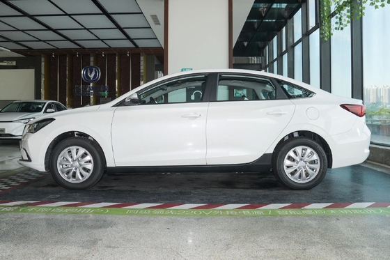 Ga de concurrentie voor met de Changan Eado EV460 2024 Sedan A Energy Vehicle
