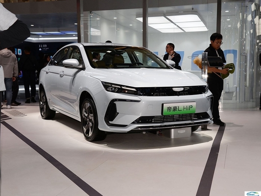 Compacte Sedan Hybrid Dihao L Car Voor Geely en Langdurige Passagiers Gordels slangen