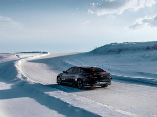 650KM-780KM Range 4WD Elektrische SUV Auto met auto versnellingsbak ZHIJI L6 Energievoertuig