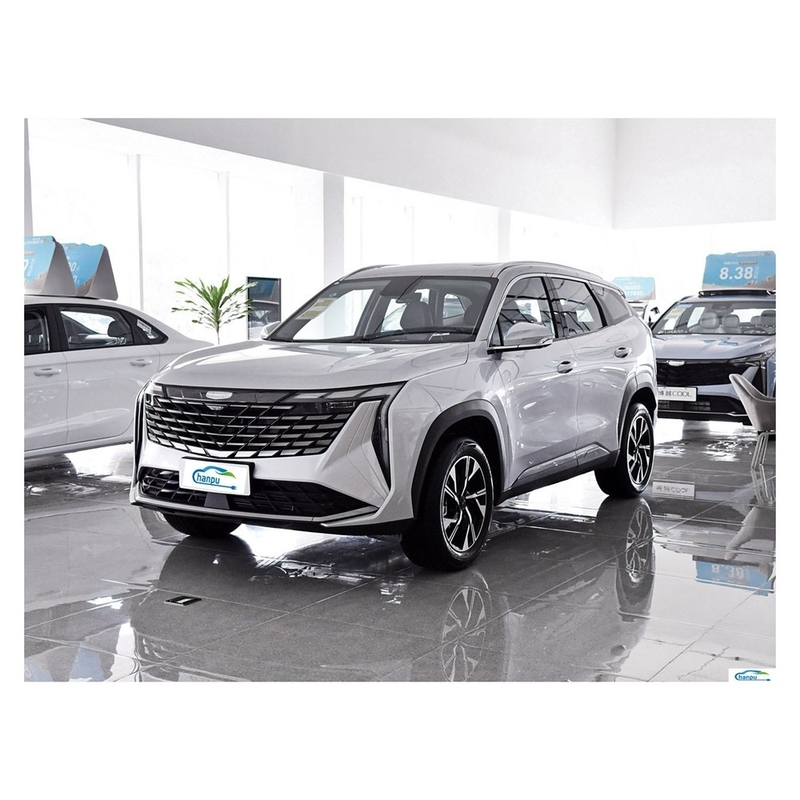 Ontdek de Gas-Electric Hybrid Boyue L Compact Car van Geely met donkere interieurkleur